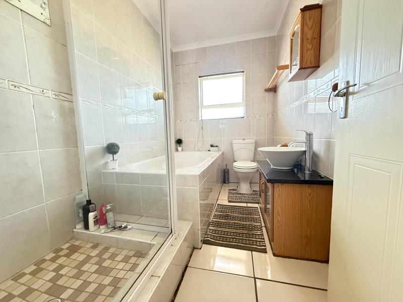 3 Bedroom Property for Sale in Tafelzicht Western Cape
